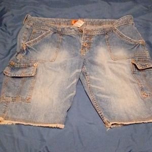 Women's faded capris